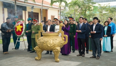 Lãnh đạo quận Hải Châu dâng hương, tưởng niệm các anh hùng, nghĩa sĩ