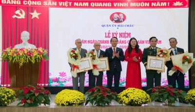 Quận ủy Hải Châu tổ chức Lễ kỷ niệm 95 năm ngày thành lập Đảng Cộng sản Việt Nam và trao Huy hiệu Đảng