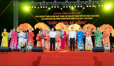 Chương trình nghệ thuật “Khát vọng Đà Nẵng” mang đến những giai điệu hào hùng, tha thiết nhắc nhớ tháng 3 lịch sử