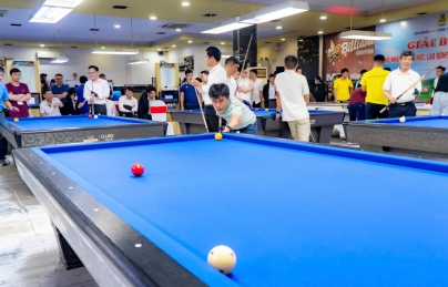 124 người lao động tranh tài với bộ môn billiard