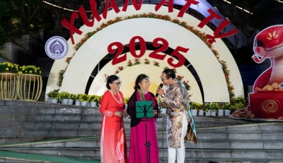 Đêm Nguyên tiêu nghe “Những vần thơ Xuân”