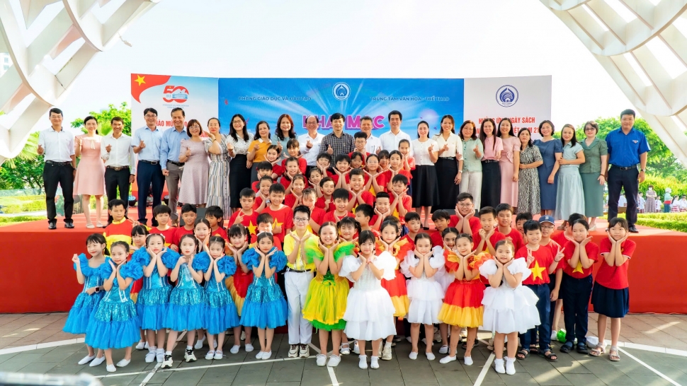 Học sinh quận Hải Châu thoả sức sáng tạo với cuộc thi xếp sách nghệ thuật